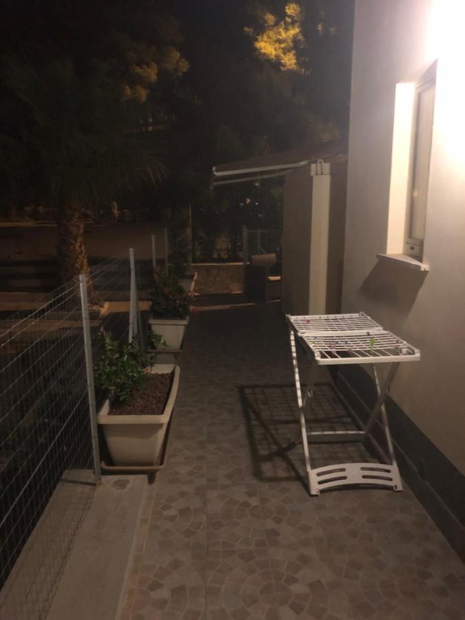 Casa Vacanza Nonna Sarina กุสโตนาชี ภายนอก รูปภาพ