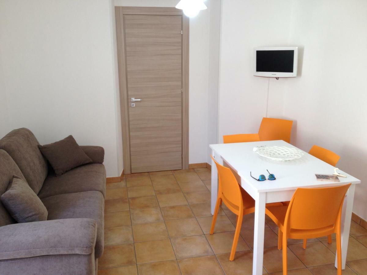 Casa Vacanza Nonna Sarina กุสโตนาชี ภายนอก รูปภาพ