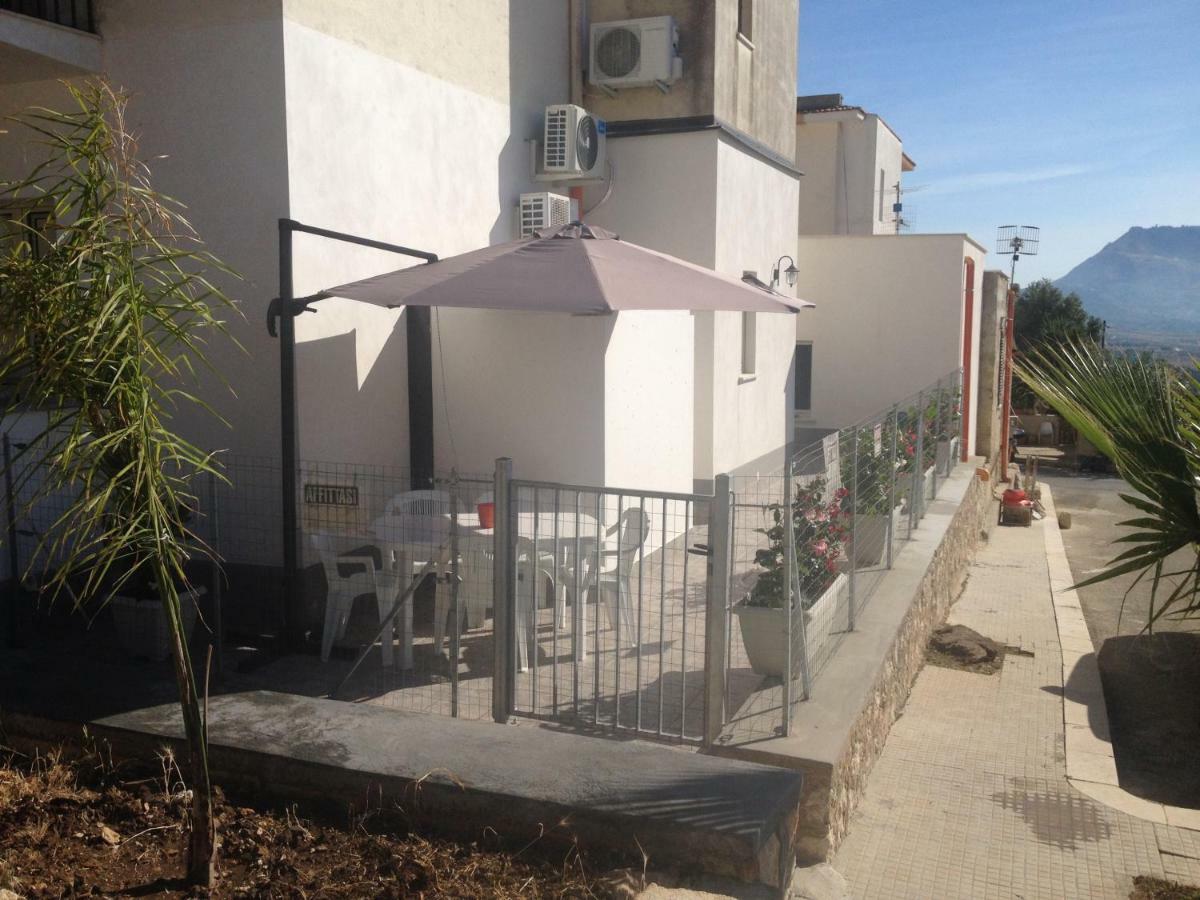 Casa Vacanza Nonna Sarina กุสโตนาชี ภายนอก รูปภาพ
