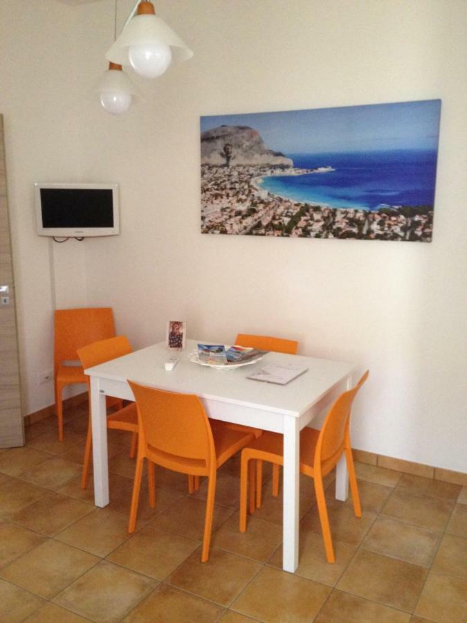 Casa Vacanza Nonna Sarina กุสโตนาชี ภายนอก รูปภาพ